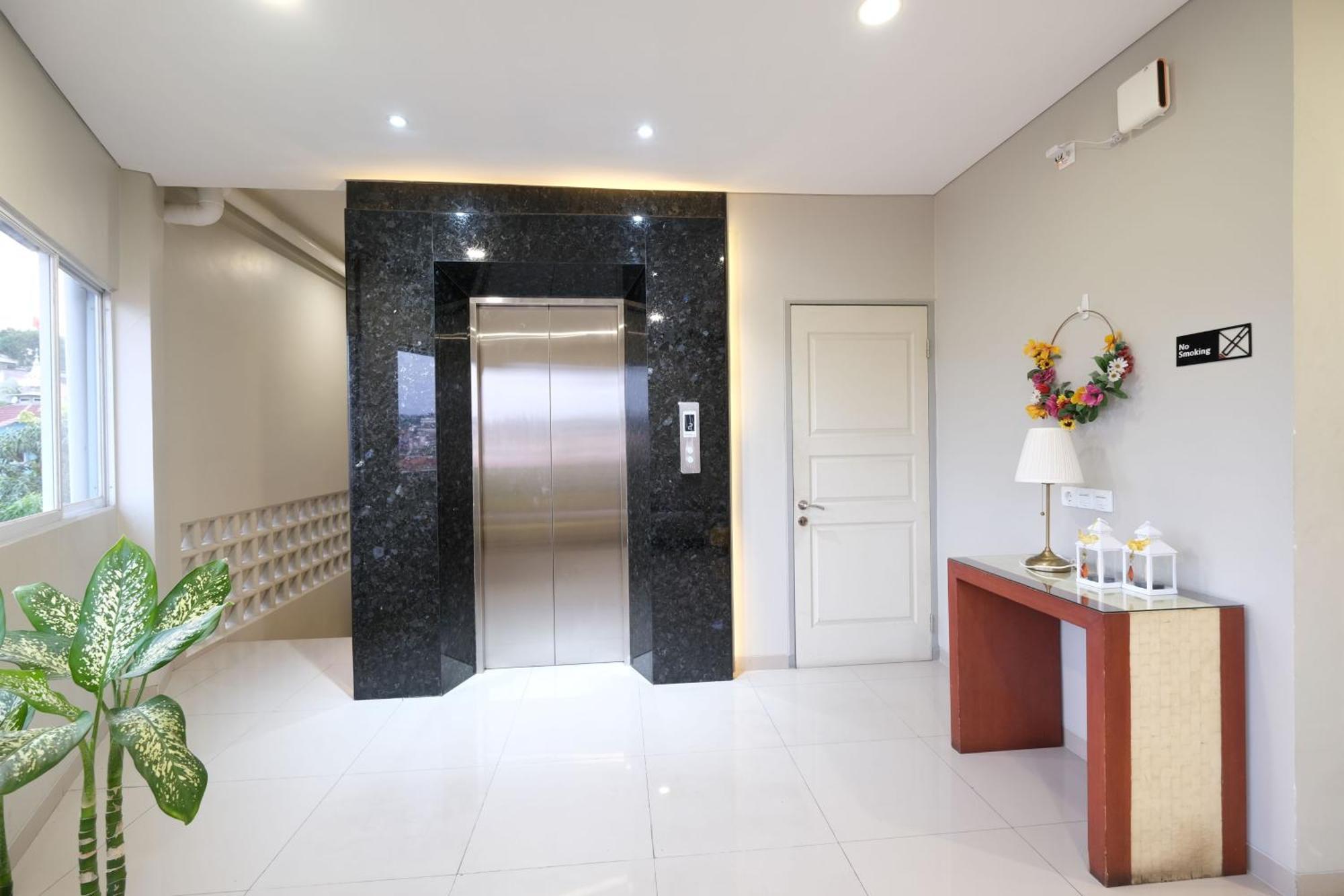 S101 Hotels Semarang Exterior foto