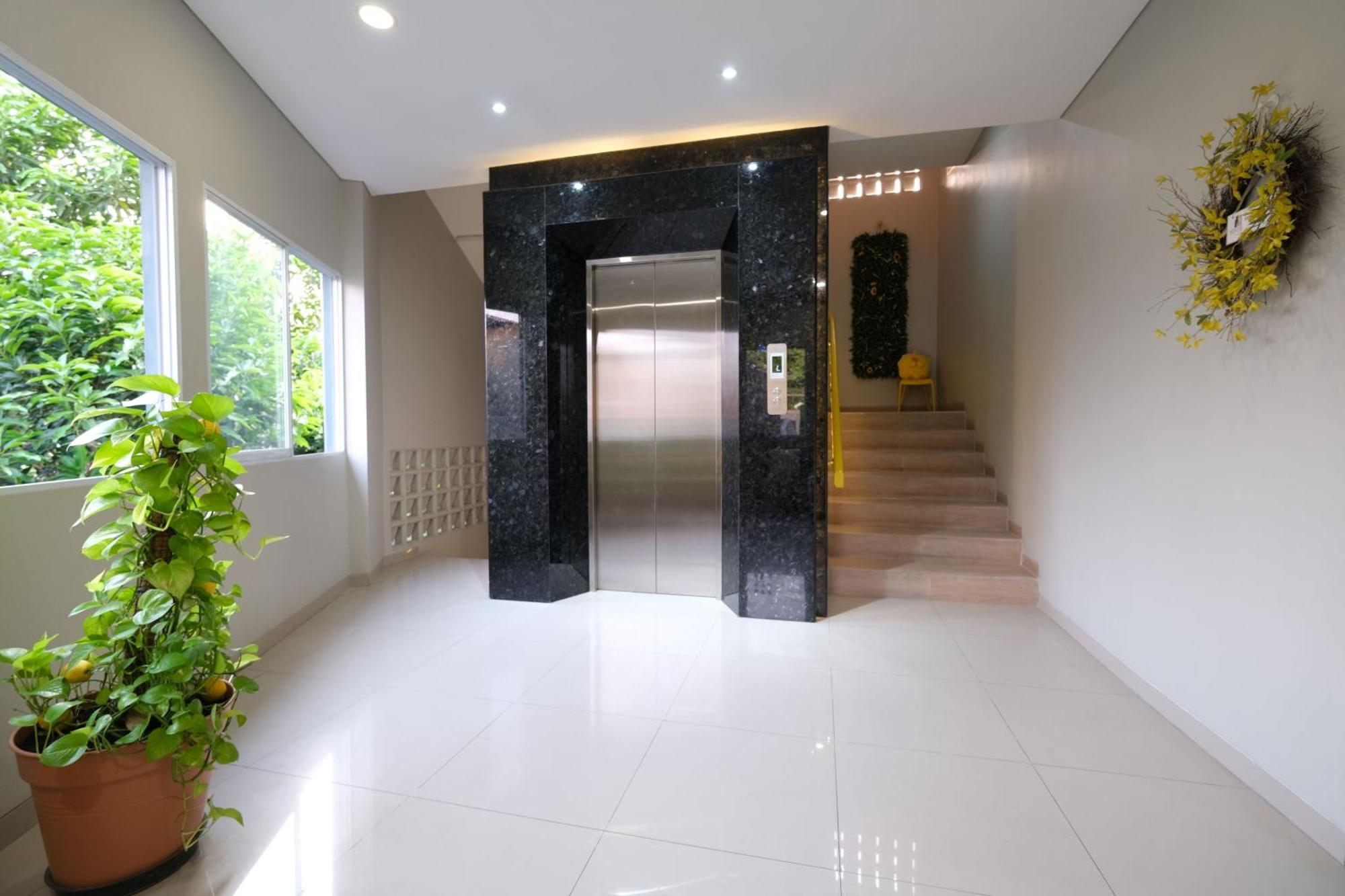 S101 Hotels Semarang Exterior foto